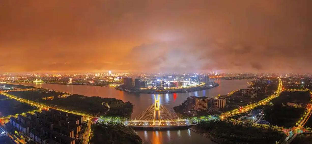 刘宁在郑州调研夜经济发展工作